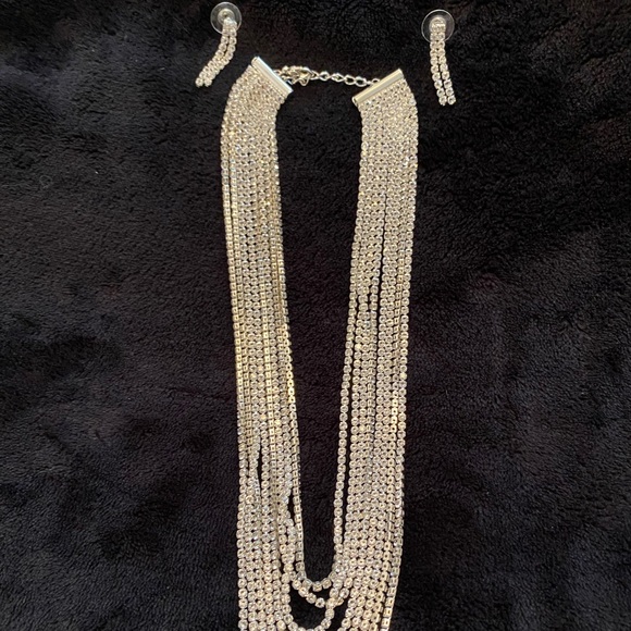 Dazzling Fashion Necklace with Earrings - Picture 2 of 3